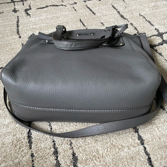 Michael Kors Pebbled Leather Gilmore Tote - Picture 4 of 8